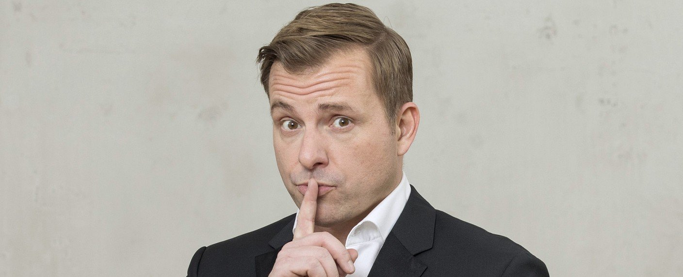 Welcher Promi verbirgt welches Geheimnis?