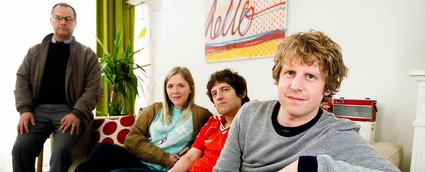 Comedian Josh Widdicombe und seine Mitbewohner gehen in die erste Staffel