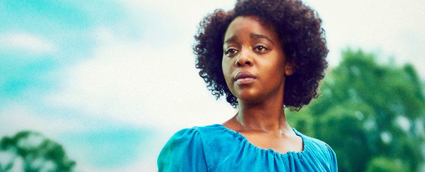 Junge Frau reist unfreiwillig durch die Zeit