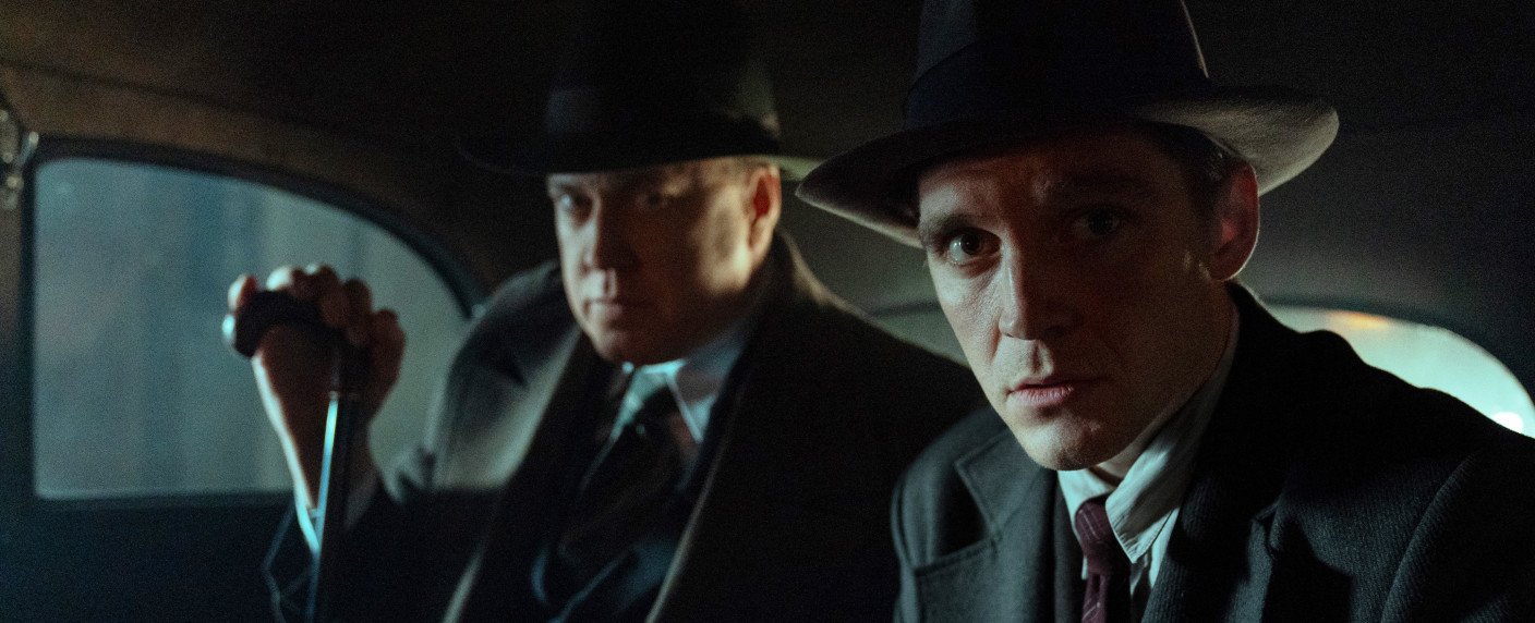 D&uuml;ster bebilderte Romanverfilmung aus dem Prag des Jahres 1945 verkn&uuml;pft Serienkillerthriller und Historiendrama wenig &uuml;berzeugend