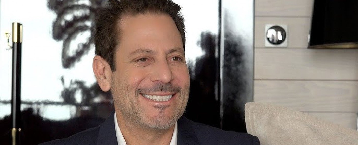 Darren Star begleitet Sekretärinnen bei ihrem Aufstieg in Stöckelschuhen