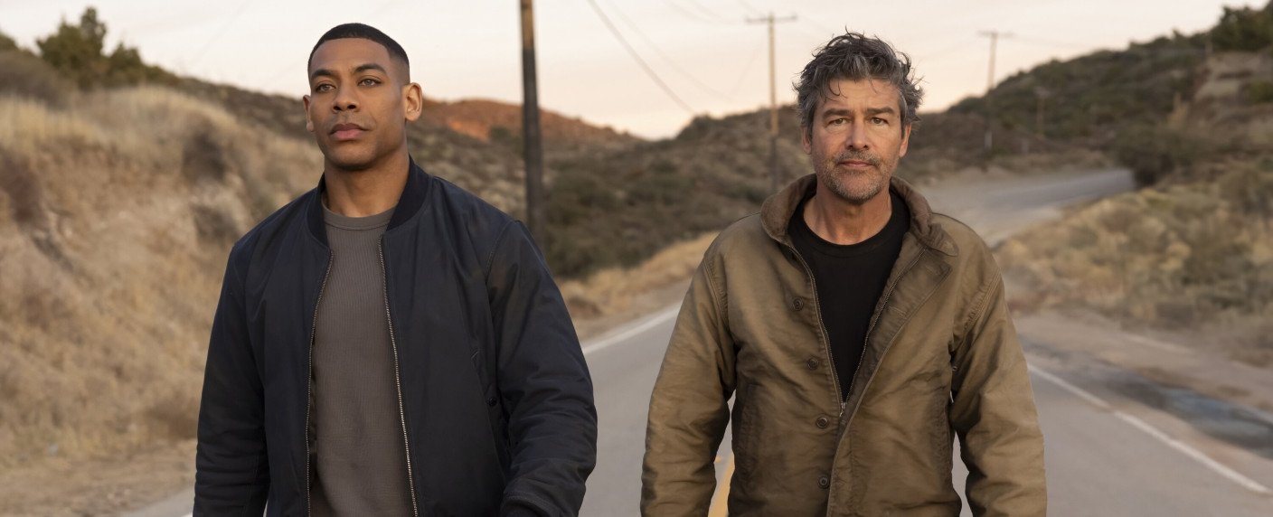 John Stewart (Aaron Pierre) und Hal Jordan (Kyle Chandler) sind sich nicht gr&uuml;n