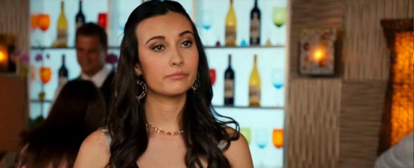 Intelligente Doktorandin zieht bei zwei Schönlingen ein