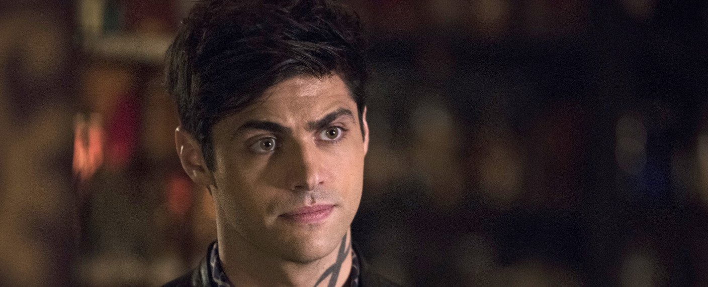 Matthew Daddario als neuer Feuerwehrmann dabei