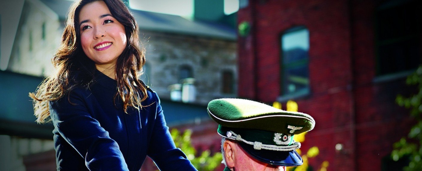 "PEN15"-Veteranin begibt sich in mörderische Geheimdienst-Ehe