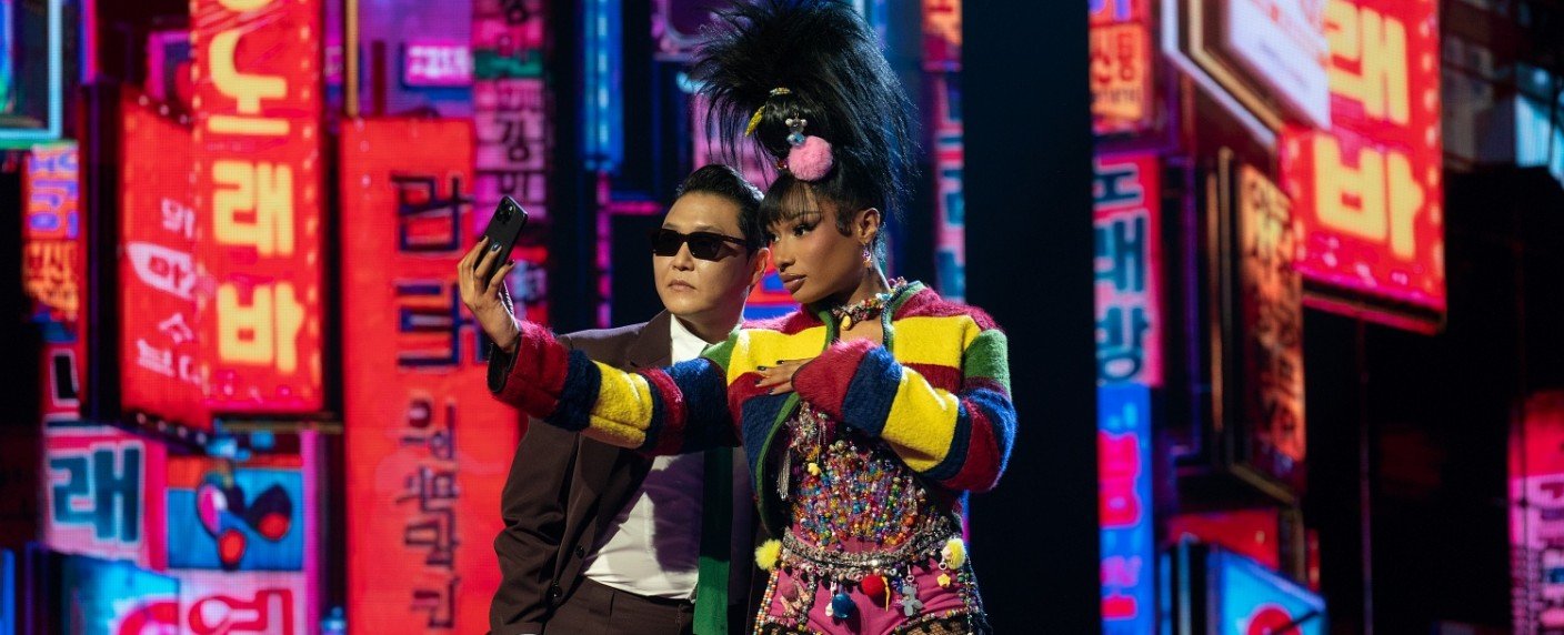 Musik-Prominenz gibt in erstem Trailer ihren Hits koreanischen Anstrich