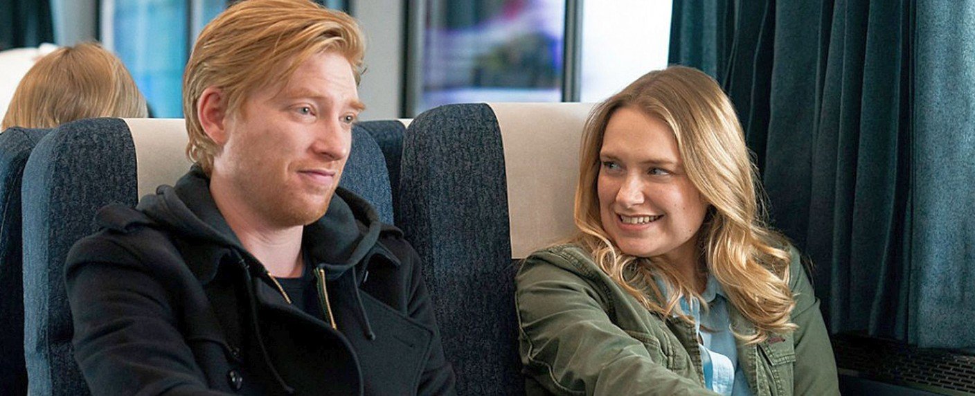 Merritt Wever ("Unbelievable") und Domhnall Gleeson ("Star Wars") auf der Flucht