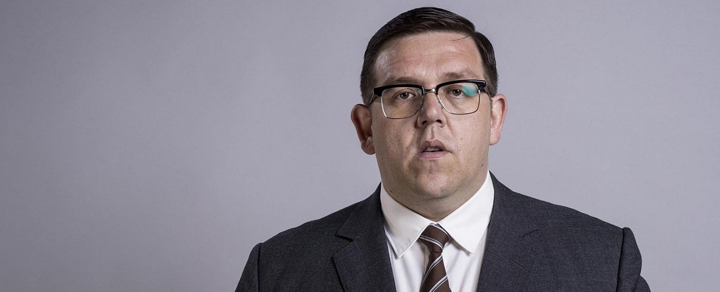 Britischer Comedian mit neuer Hauptrolle in Kampfkunstdrama