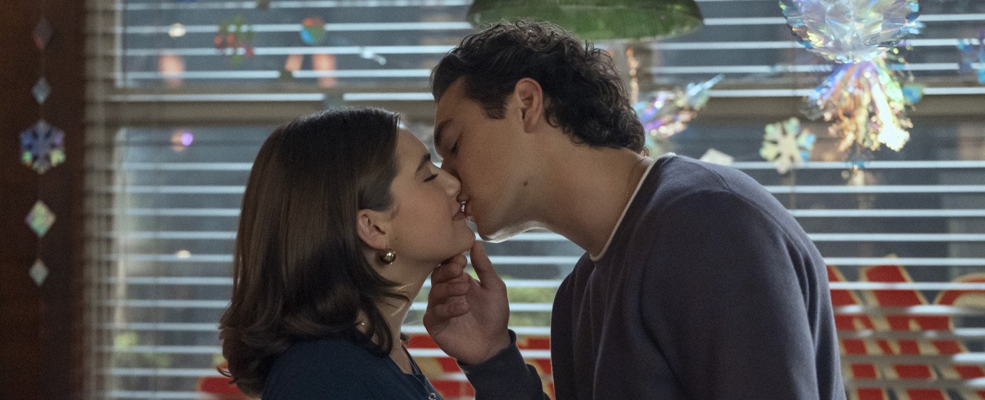 Teenie-Romanze beginnt auf dem Eishockeyfeld