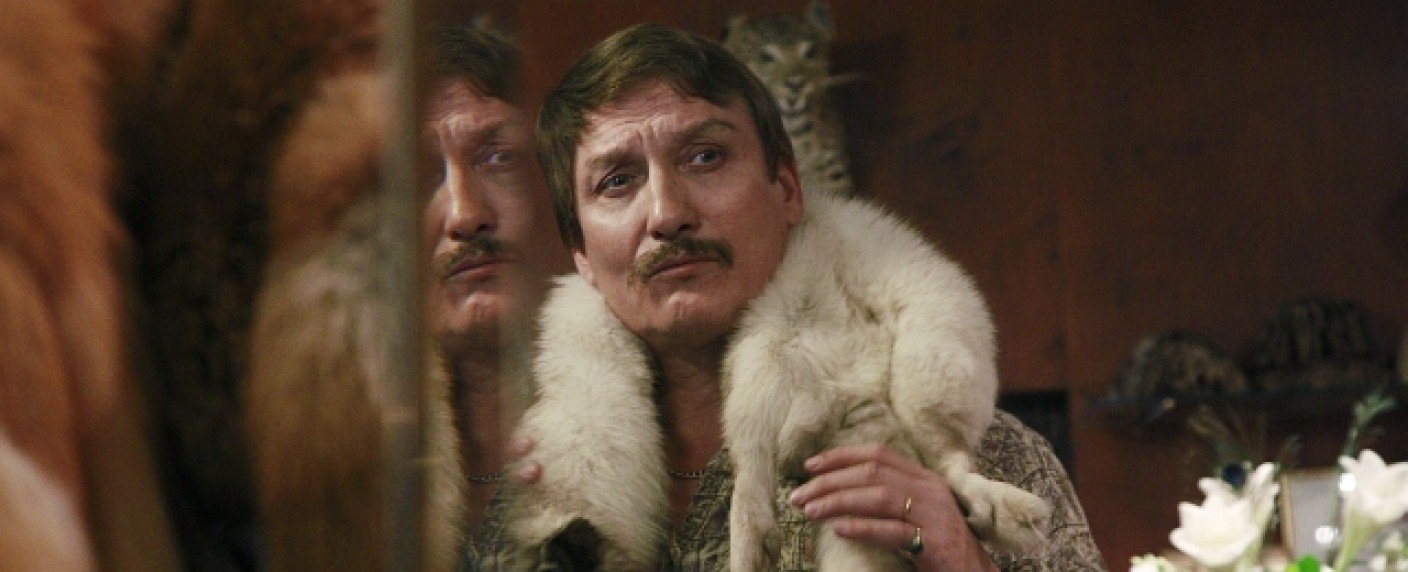 Junge Ermittlerin gegen sadistischen Mörder und die Strukturen