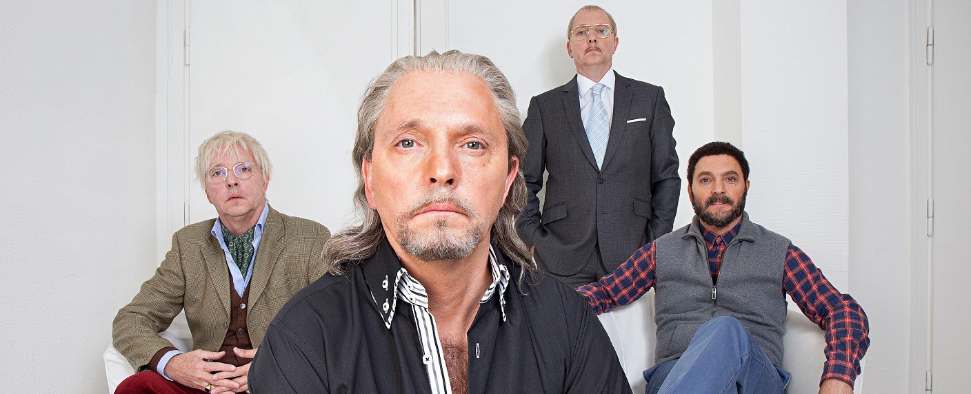 Konstantin Pfau f&uuml;hrt Eins-zu-Eins-Talks im Halbdunkeln