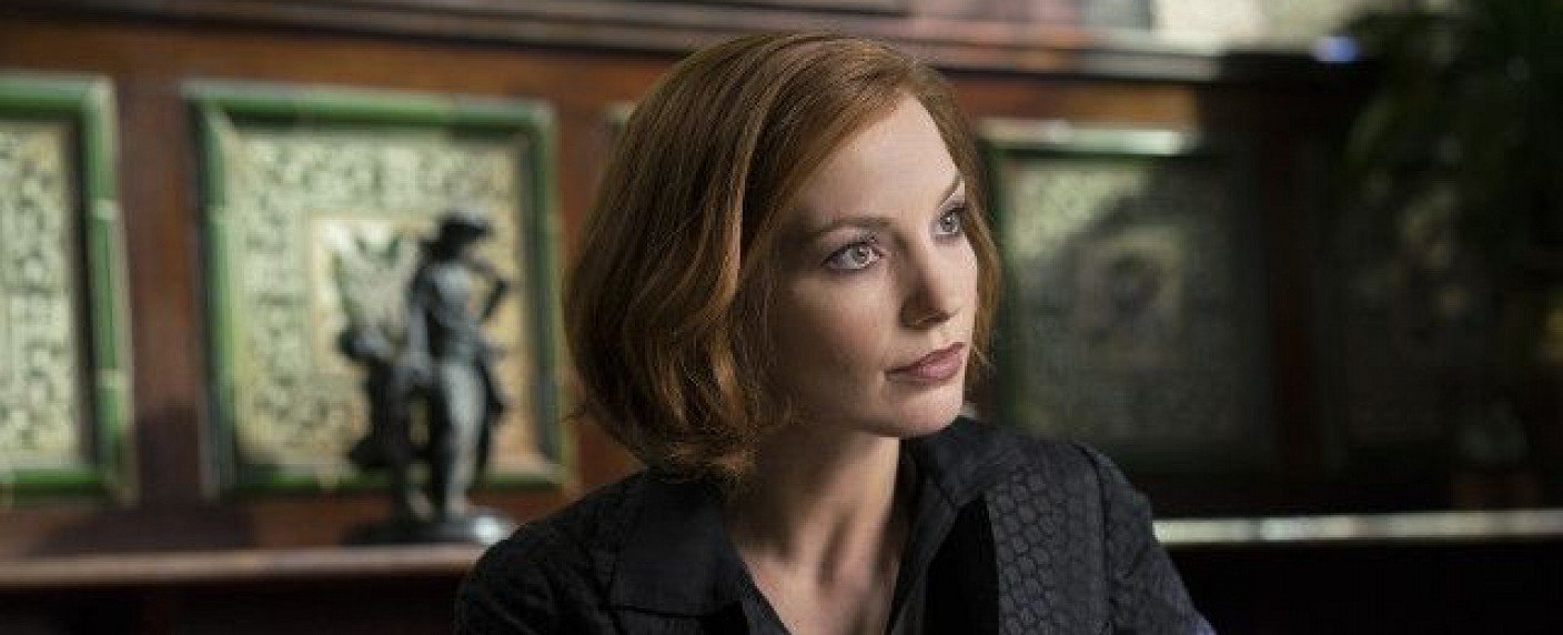 Britische Ex-Agentin verwaltet das Anwesen von Robin Masters