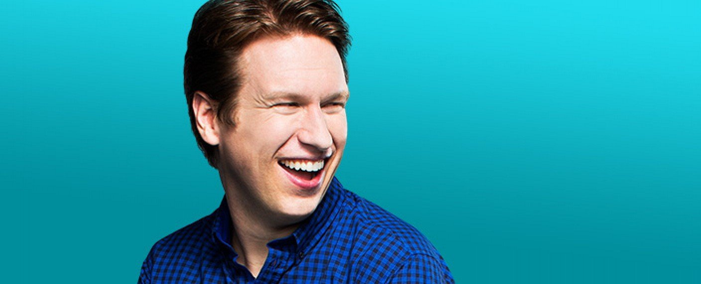 Comedian muss bei seinen Kollegen auf der Couch übernachten