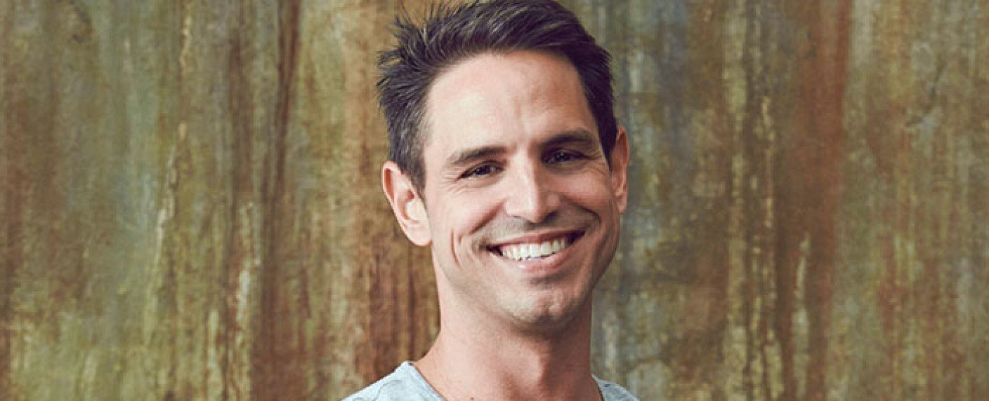 Greg Berlanti und Martin Gero untersuchen "The Secret to a Good Marriage"