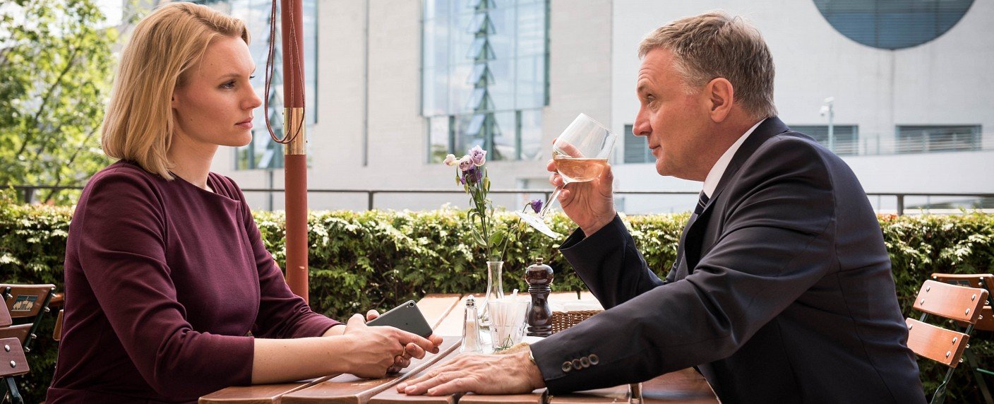 Rosalie Thomass wird in Polit-Intrigen verwickelt