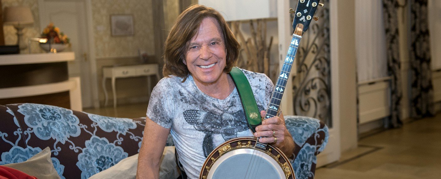 Sänger vermisst sein Banjo und trifft seine Muse wieder