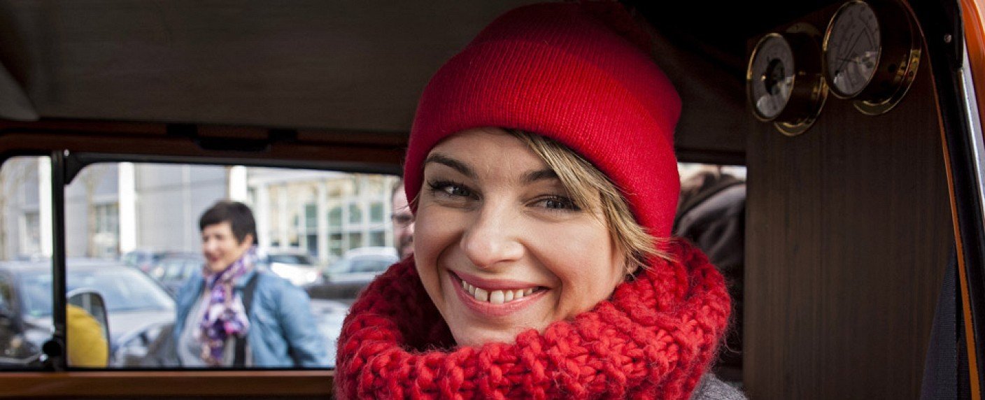 Sabine Heinrich besucht Prominente mit portablem Studio