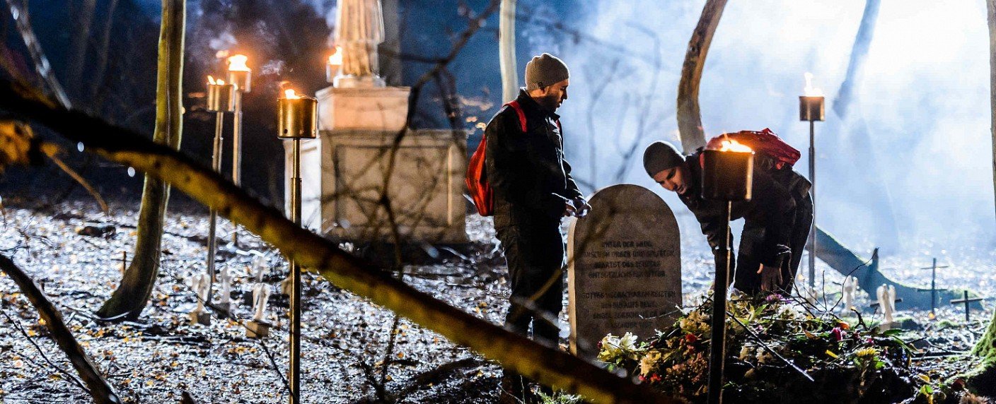 Kandidaten müssen gruselige Nacht im Wald verbringen