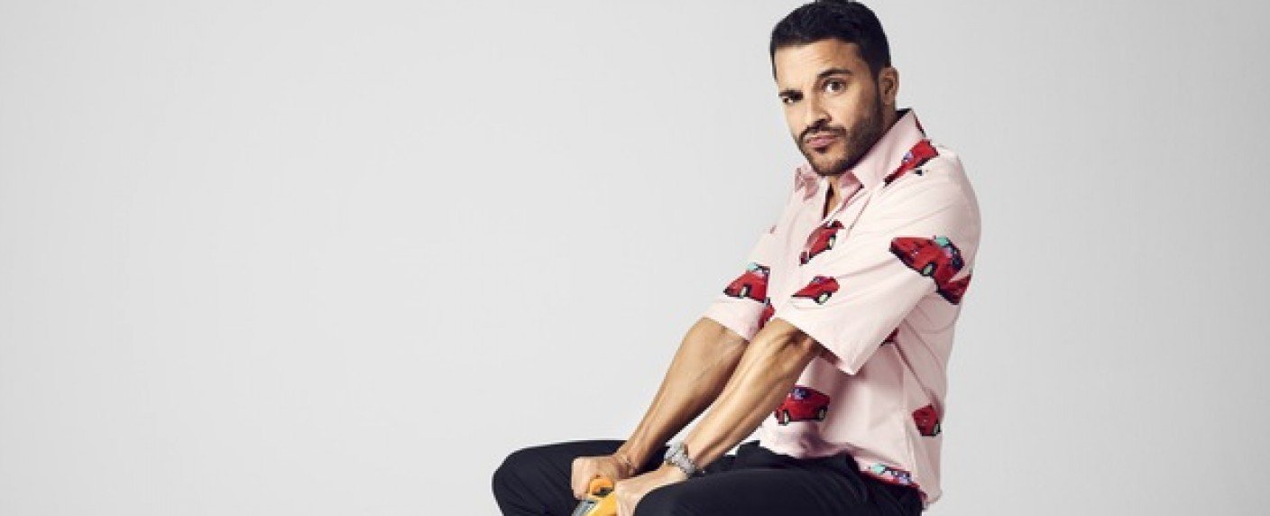 Kostja Ullmann begegnet unterschiedlichsten Charakteren auf engstem Raum