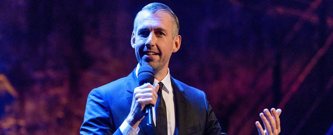 Kabarettist erfuhr von dem Gerücht per WhatsApp