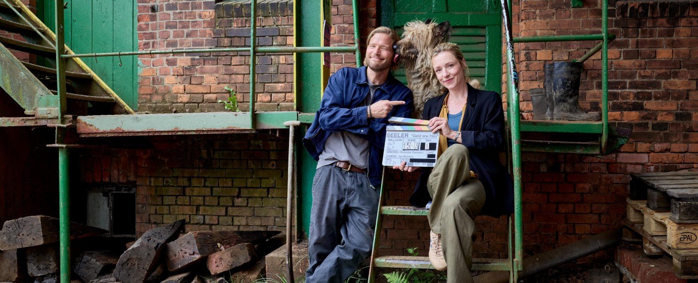 Sebastian Ströbel und Friederike Linke als neues Ermittlerduo mit Hund