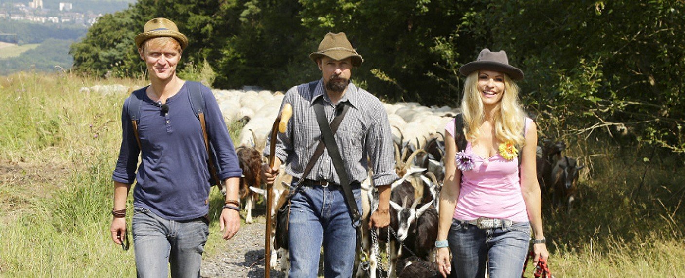 Sonya Kraus, Christine Neubauer und Hubertus Meyer Burckhardt hüten die Herde