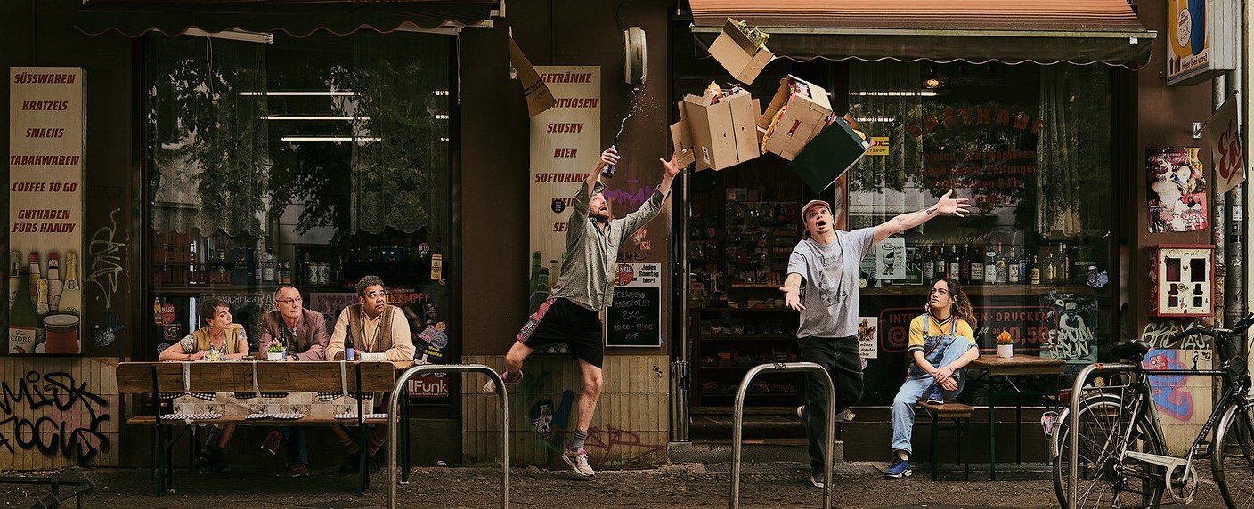 Bill Kaulitz, Ski Aggu und Sophie Passmann in Gastrollen