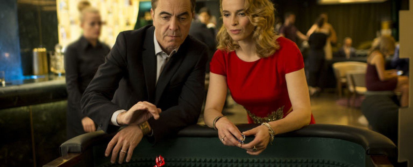 Weitere Armbandträgerin stellt Claytons Leben auf den Kopf