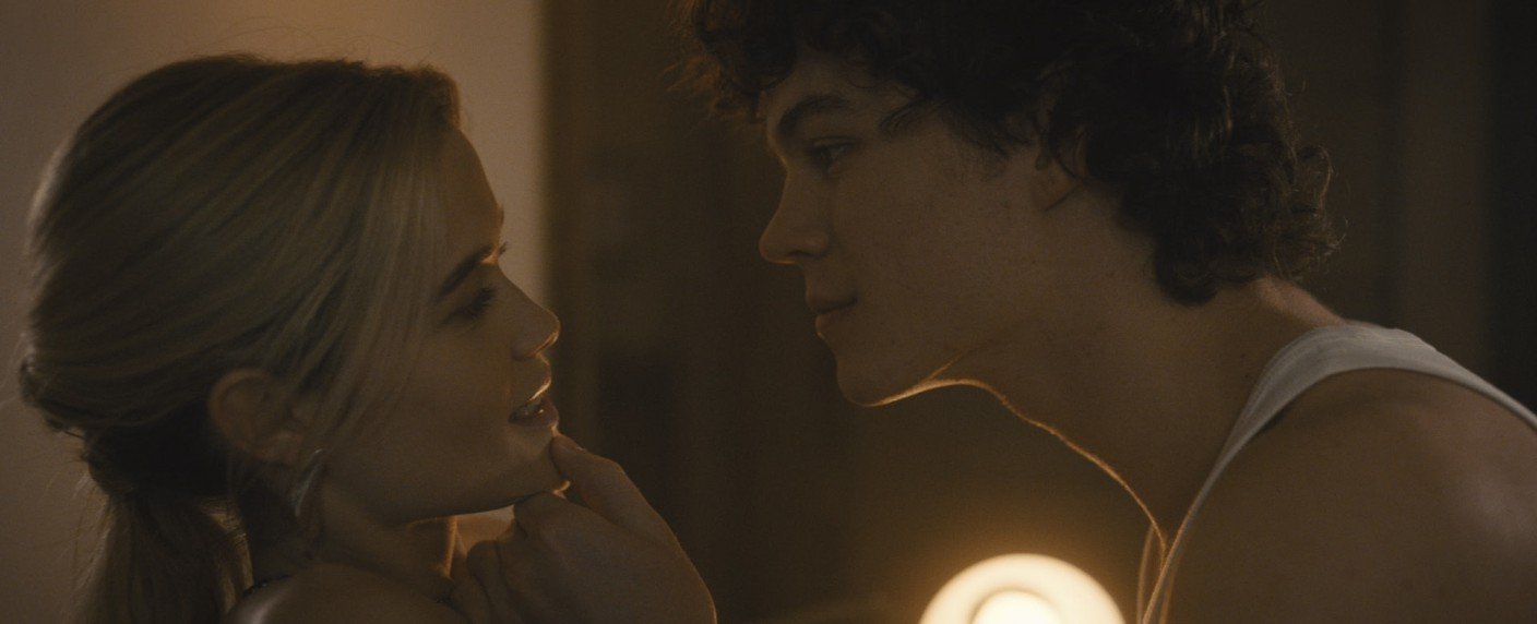 Adaption will auf den Pfaden des Films wandeln, verl&auml;uft sich aber