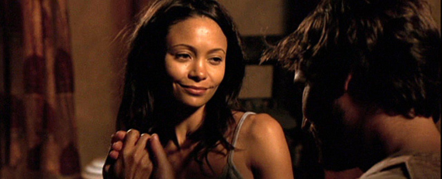 Ex-"ER"-Darstellerin als attraktive Androidin