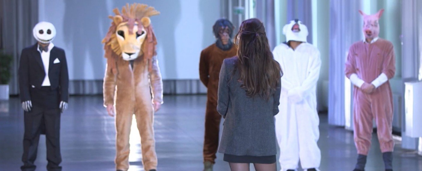 "Love Island"-Denise sucht den Richtigen im Ganzkörperkostüm