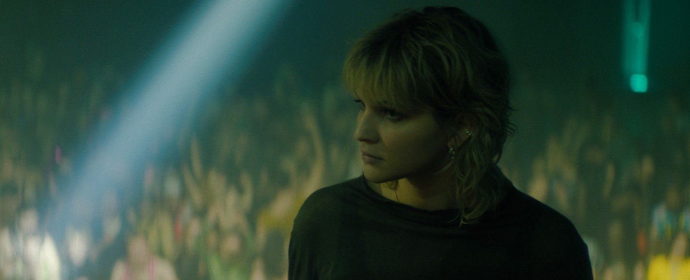 Ben Lloyd-Hughes und Jenny Walser ebenso im Sechsteiler dabei