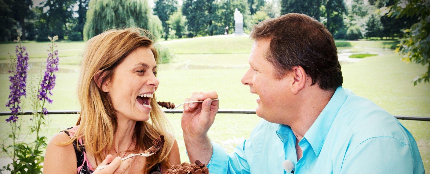 Köchin Sarah Wiener lässt Hobbybäcker anrühren