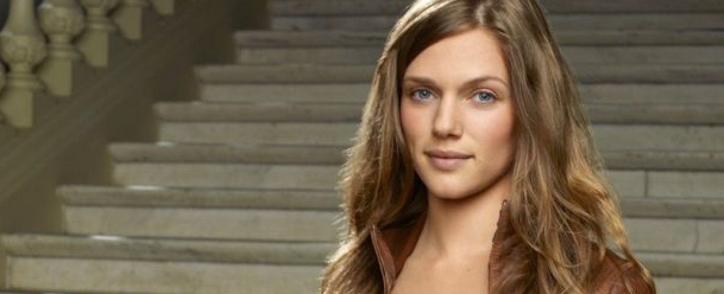 "Revolution"-Veteranin an der Seite von Adam Brody