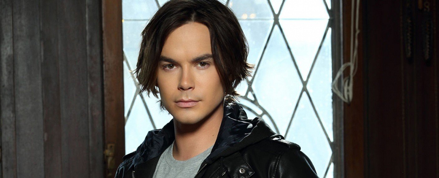 Pretty Little Liars Tyler Blackburn Wieder In Staffel 5 Ruckkehr Nach Aus Des Spin Offs Ravenswood Tv Wunschliste