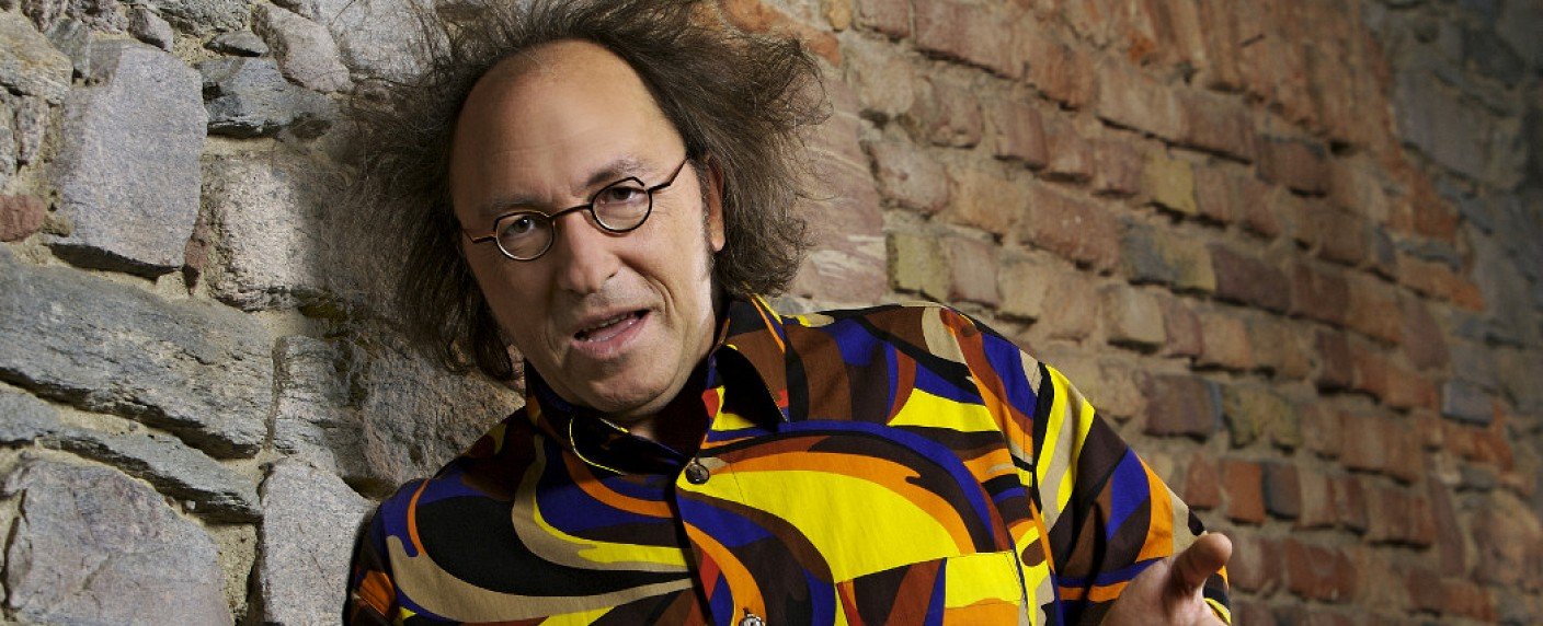 Zahlreiche humoristische Jahresrückblicke im Dezember