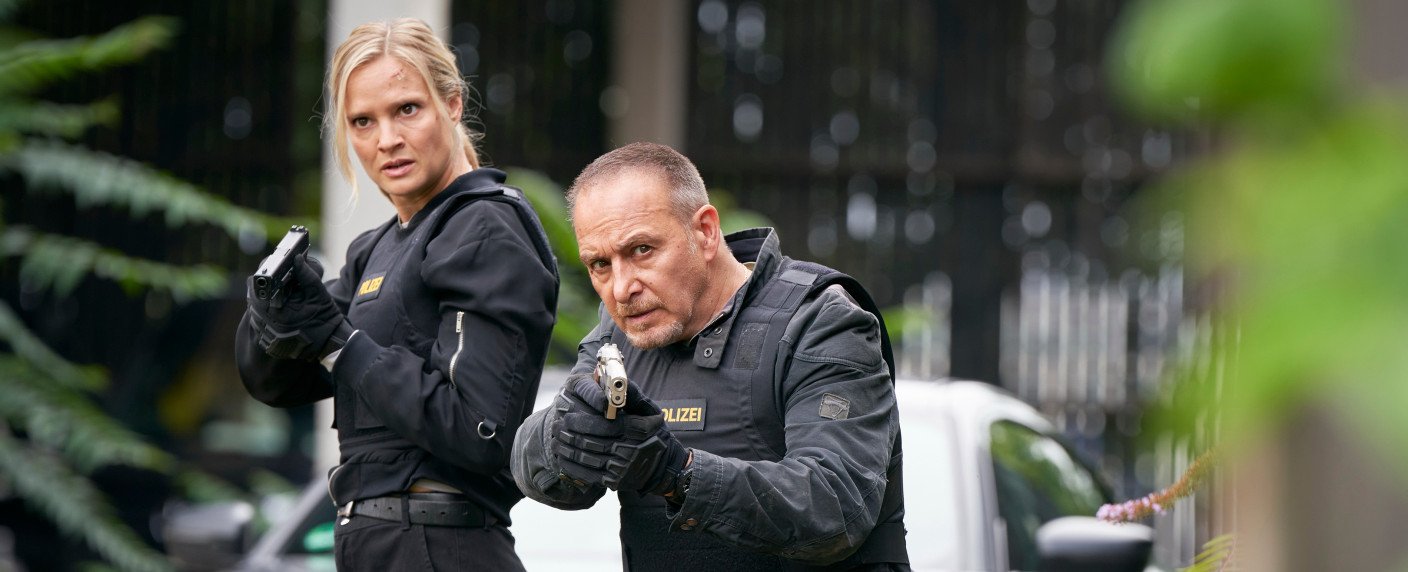 Frische Fälle von Semir (Erdoğan Atalay) und Vicky (Pia Stutzenstein) feierten auf Disney+ Premiere Frische Fälle von Semir (Erdoğan Atalay) und Vicky (Pia Stutzenstein) feierten auf Disney+ Premiere