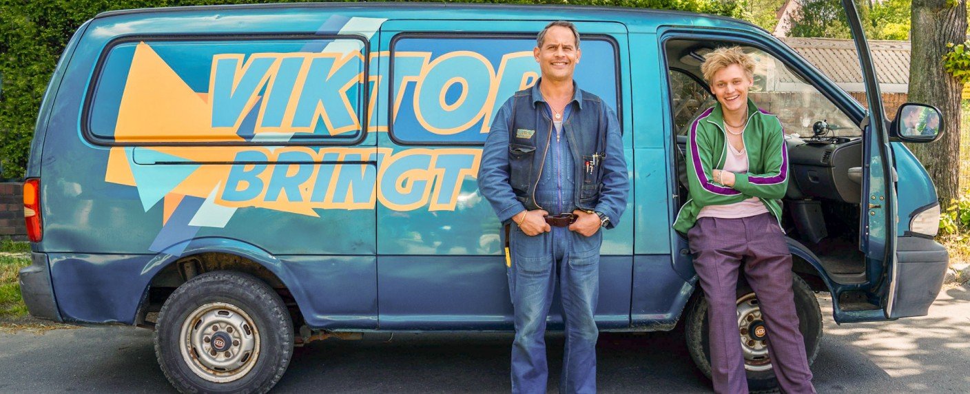 Neue Serie bei Amazon Prime Video spottet &uuml;ber Gesellschaft und Generationskonflikt