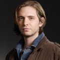 Aaron Stanford und Amanda Schull in Syfy-Serienadaption