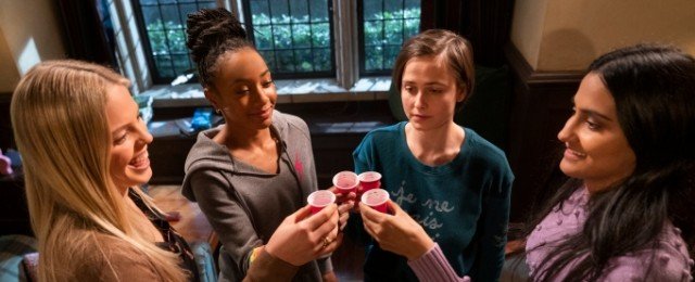Vier Studentinnen erleben bei HBO Max gemeinsam ihre neuen Freiheiten am Campus