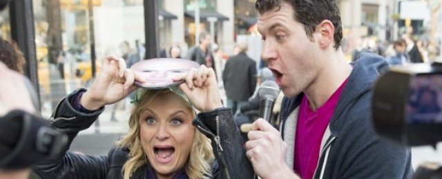 Billy Eichner und Julie Klausner übernehmen Hauptrollen