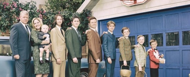 Irische-amerikanische Großfamilie mit acht Söhnen schlägt sich in den 1970ern durch