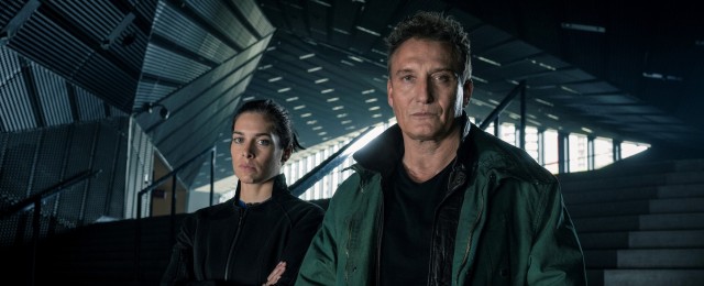 "Drohnenland": ZDF verfilmt KI-Verschwörungsthriller mit Oliver Masucci und Sophie Mousel