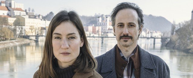 Marie Leuenberger und Michael Ostrowski in den Hauptrollen