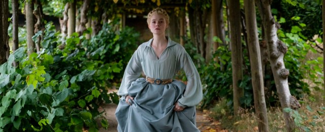 Elle Fanning und Nicholas Hoult als russisches Monarchen-Paar
