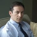 Serie mit Jason Isaacs braucht mehr Zeit für die Drehbücher