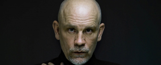 John Malkovich für Romantic Comedy von und mit "The White Lotus"-Darsteller verpflichtet