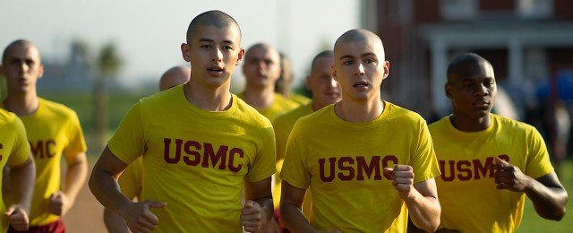 Erste Bilder zur Coming-of-Age-Story mit "Tote Mädchen lügen nicht"-Star Miles Heizer veröffentlicht