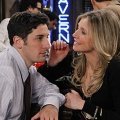 Sarah Chalke und Jason Biggs als verliebtes Paar
