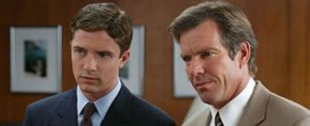 Dennis Quaid (r.) bekam im Film einen jüngeren Chef vor die Nase gesetzt